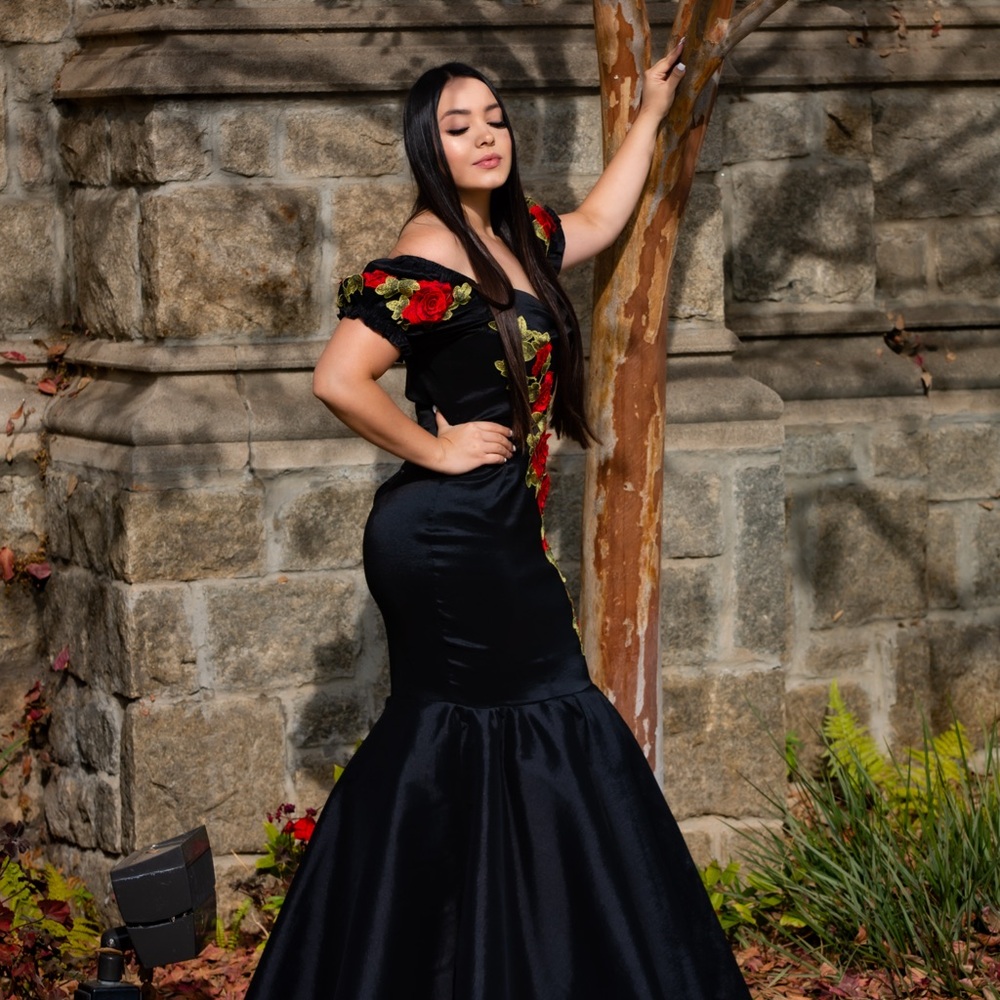 Sexy Dress - Picture 2 of 3